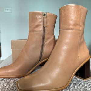 NWT Alohas West Boots in Beige  Size 6.5 US